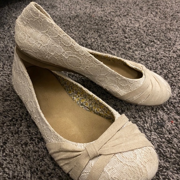 Laced Flats - Picture 6 of 7